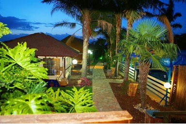 יחידות סגולה - החצר והבריכה