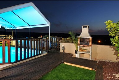 צימר אמורה - החצר והבריכה