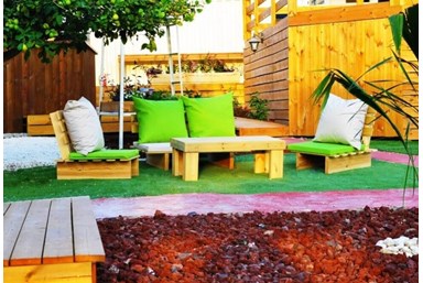 אחוזת יהודה - הבריכה והחצר