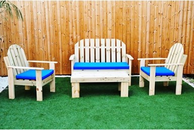 אחוזת יהודה - הבריכה והחצר