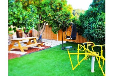 אחוזת יהודה - הבריכה והחצר