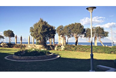 סמדר על הים - מרפסת מול הים