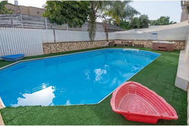 נווה שחר - החצר הפרטית