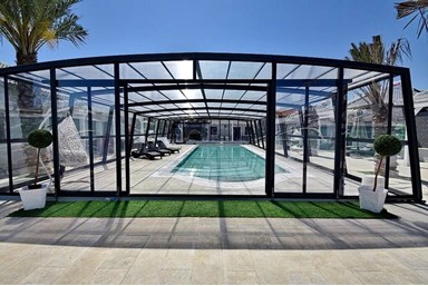 אחוזת שקד - החצר והבריכה