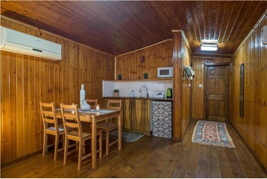 פינה ביער - הבקתה המשפחתית