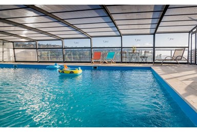 פינה ביער - החצר והבריכה