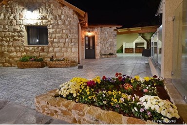 סוויטות אמיליה - בריכה פרטית לסוויטה