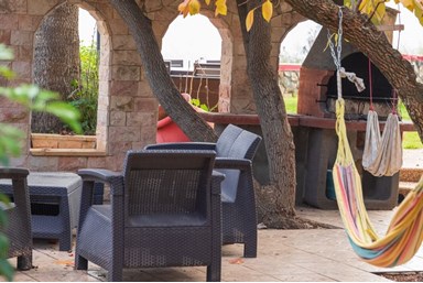 בית הלבנדר - הבריכה והחצר