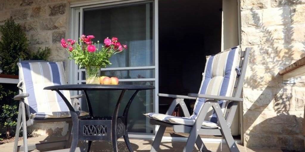 הברונית אירוח בוטיק חצר ונוף (1).JPG