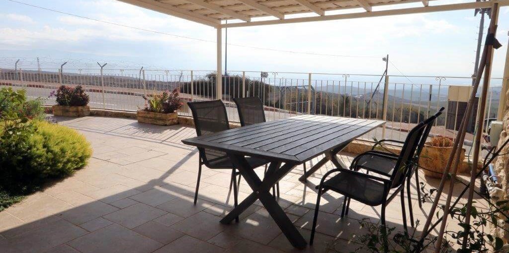 הברונית אירוח בוטיק חצר ונוף (13).JPG