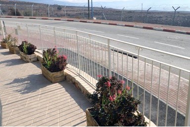 הברונית אירוח בוטיק - החצר והנוף