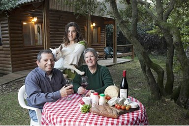 קמפינג משק חפר באבירים - טום קאר, ריינג'רים ועדר עיזים