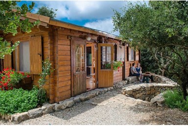 קמפינג משק חפר באבירים - בקתת הבוקרים