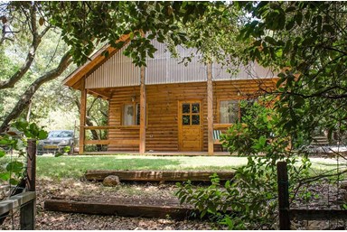 קמפינג משק חפר באבירים - בקתת מקום בלב