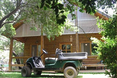 קמפינג משק חפר באבירים - בקתת מקום בלב