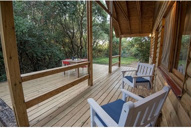 קמפינג משק חפר באבירים - בקתת מקום בלב