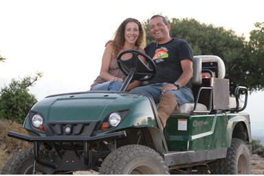 קמפינג משק חפר באבירים - טום קאר, ריינג'רים ועדר עיזים