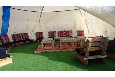 הרימו עוגן - הבריכה ומתחם החוץ