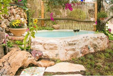 אי שם בכליל - החצר, הנוף והסביבה