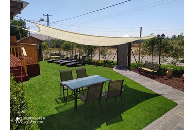 סונטה לאור ירח - Moonlight Sonata - החצר והבריכה הפרטית