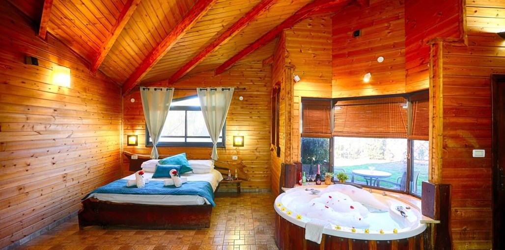 מקום קצת אחרת רומנטית (2).jpg