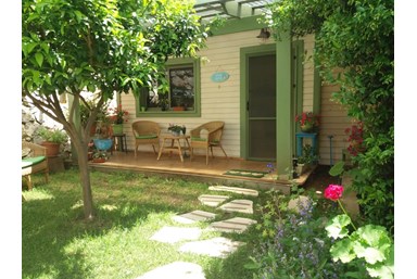 הצימר של ענת - החצר המטופחת