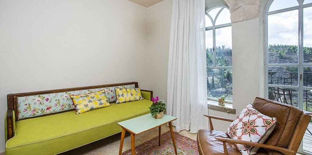 דירות נופש כרמינה עין כרם באלקוני סוויט (8).jpg