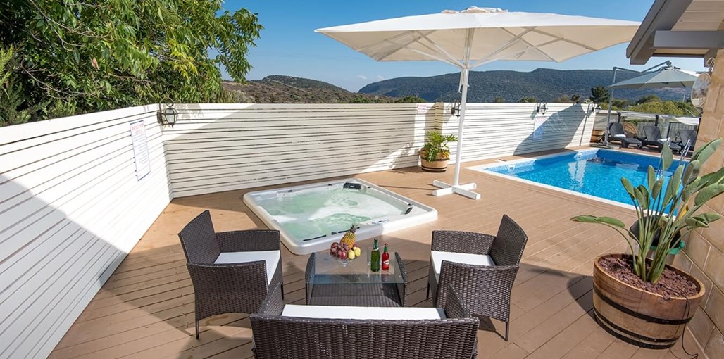 סוויטת נטלי בריכה וחצר (30).jpg