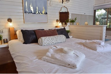 מול הרים וים