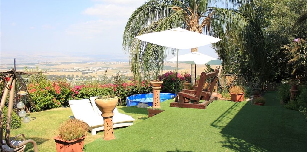 אחוזת לה בלה קאסה החצר והבריכה (4).JPG