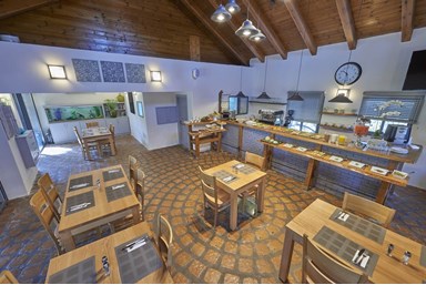 חלומות נפתלי - חדר האוכל