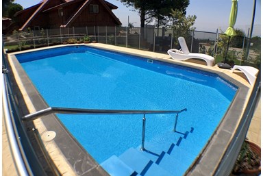 צימר סיגל - הבריכה והחצר