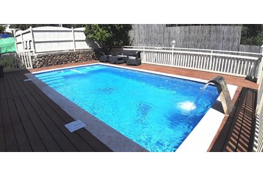 נופש ספיר - החצר והבריכה