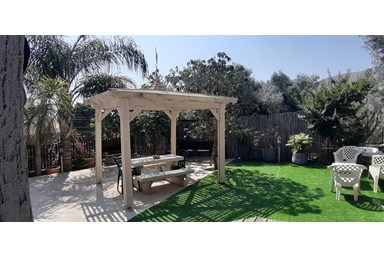 נופש ספיר - החצר והבריכה