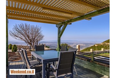 אחוזת לין - הבריכה והחצר