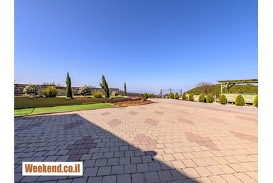 אחוזת לין - הבריכה והחצר