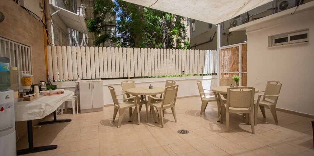 הוטל גארדן 68 TLV הוסטל68 (1).jpg