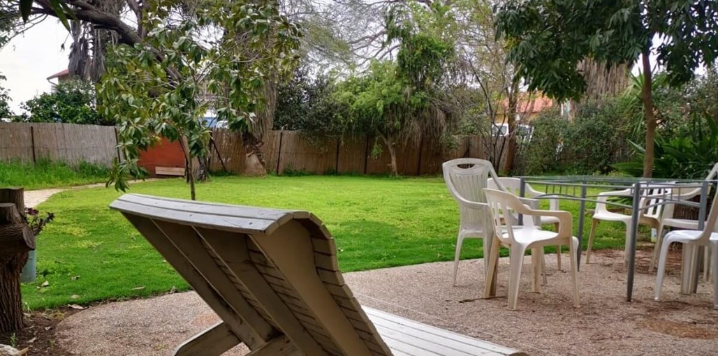 בית וינר בכוכבים חצר  (3-1).jpg