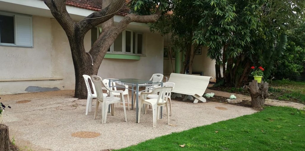 בית וינר בכוכבים חצר  (4).jpeg