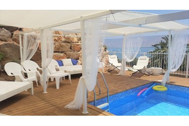 אצל דניאל במושבה כנרת - הבריכה והנוף