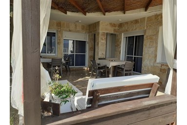 אצל דניאל במושבה כנרת - הבריכה והנוף