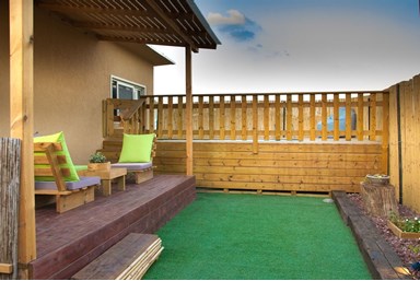 פינת גן עדן - הבריכה והחצר