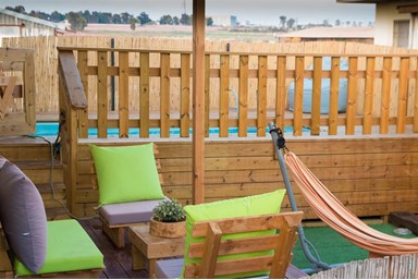 פינת גן עדן - הבריכה והחצר