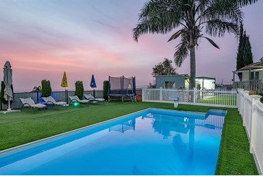 סוויטות מיאמור - החצר והבריכה