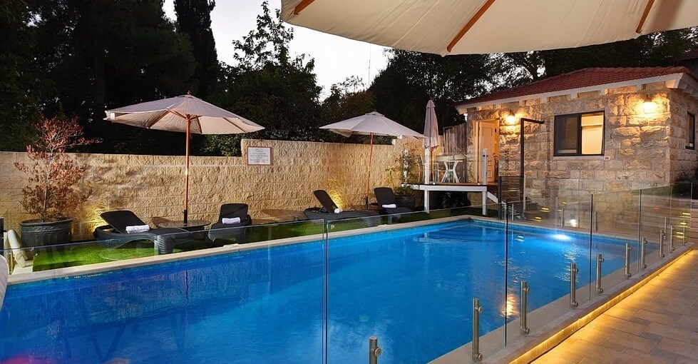 מונרו - סוויטות בוטיק בריכה וחצר (6).JPG