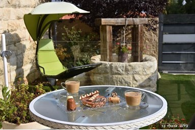 מונרו - סוויטות בוטיק - הבריכות והחצר 