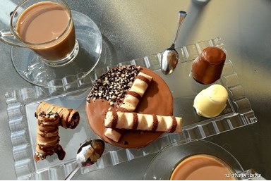 מונרו - סוויטות בוטיק - הבריכות והחצר 