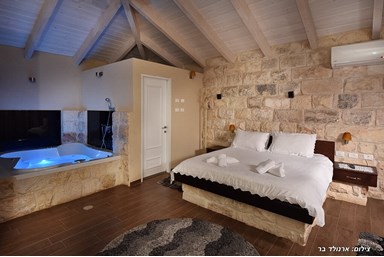 מונרו - סוויטות בוטיק - סוויטת ארגמן