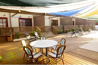 פשוט לנשום בבוסתן הגליל - הבריכה והחצר