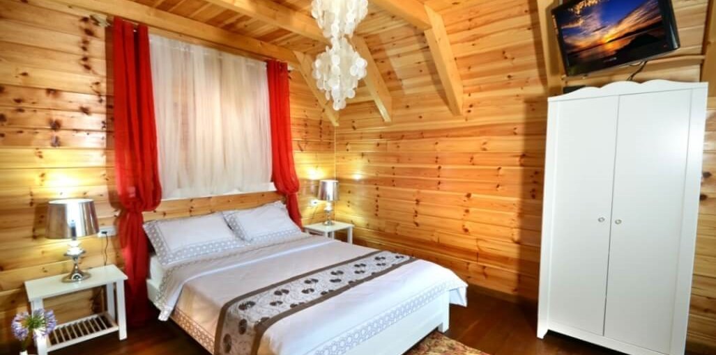 בקתות קסם בלבן בקתות עץ (6).jpg